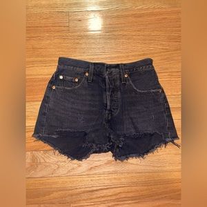 Levi’s 501 black denim shorts with five buttons size 24